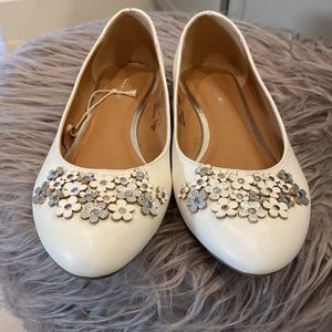 American Eagle women flats silver & cream decor 5